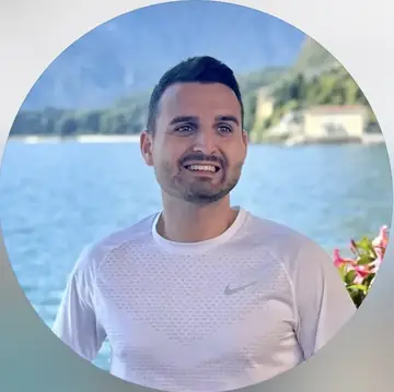 Thomas, 35